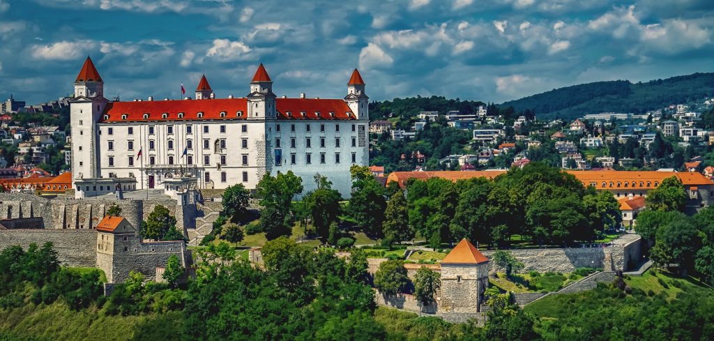 Vận chuyển hàng hóa đi Slovakia nhanh chóng, giá rẻ