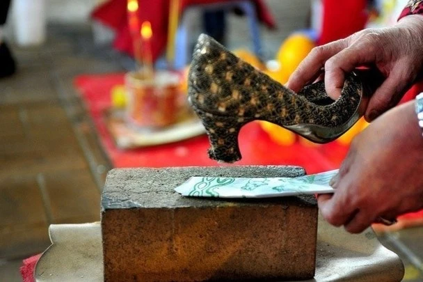 Đánh tiểu nhân: Văn hóa tâm linh Hong Kong